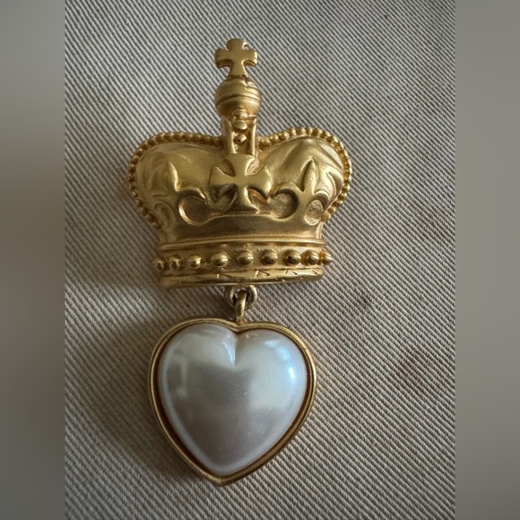 Jewelry - Gold Crown Heart Brooch